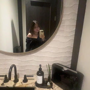 Meet your Posher, Luna